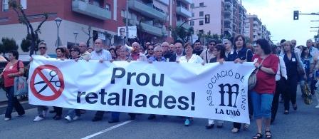 Manifestació Prou retallades baixant de Sant Pere i Sant Pau
